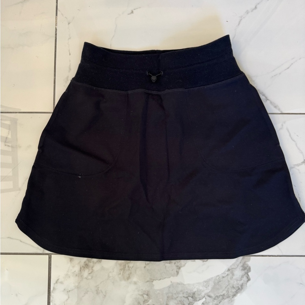 Lolë Women’s Black Sport Skirt in Size Medium